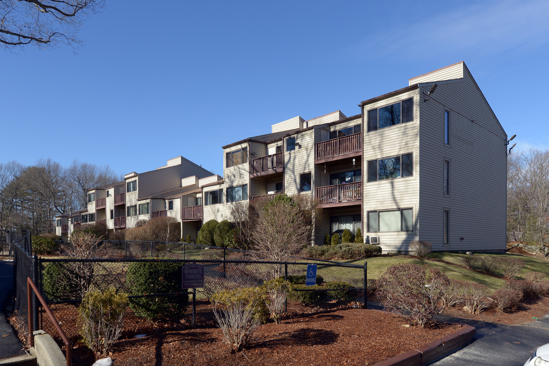 Oakwood Apartments in Bellingham, MA - Building Photo