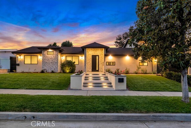 4801 Abbeyville Ave in Los Angeles, CA - Building Photo