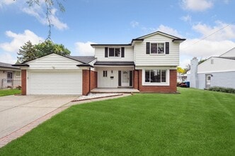 30306 Gruenburg Dr in Warren, MI - Building Photo - Building Photo