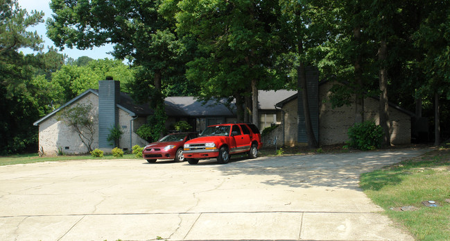 4708 Courtside Pl in Raleigh, NC - Foto de edificio - Building Photo