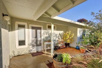 905 Valley Oak Dr in Winters, CA - Building Photo - Building Photo