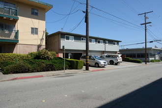 1244 Cherry St in San Carlos, CA - Building Photo - Building Photo