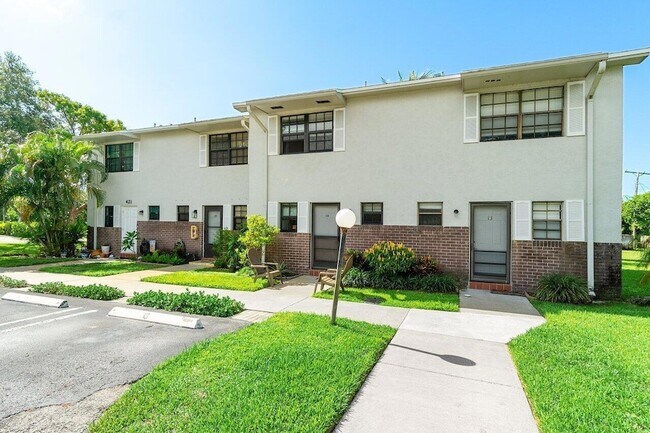 421 N Cypress Dr