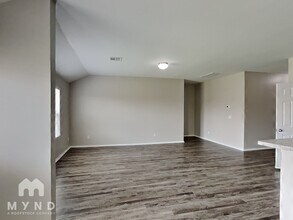 5303 Nicole Dr in Tuttle, OK - Building Photo - Building Photo