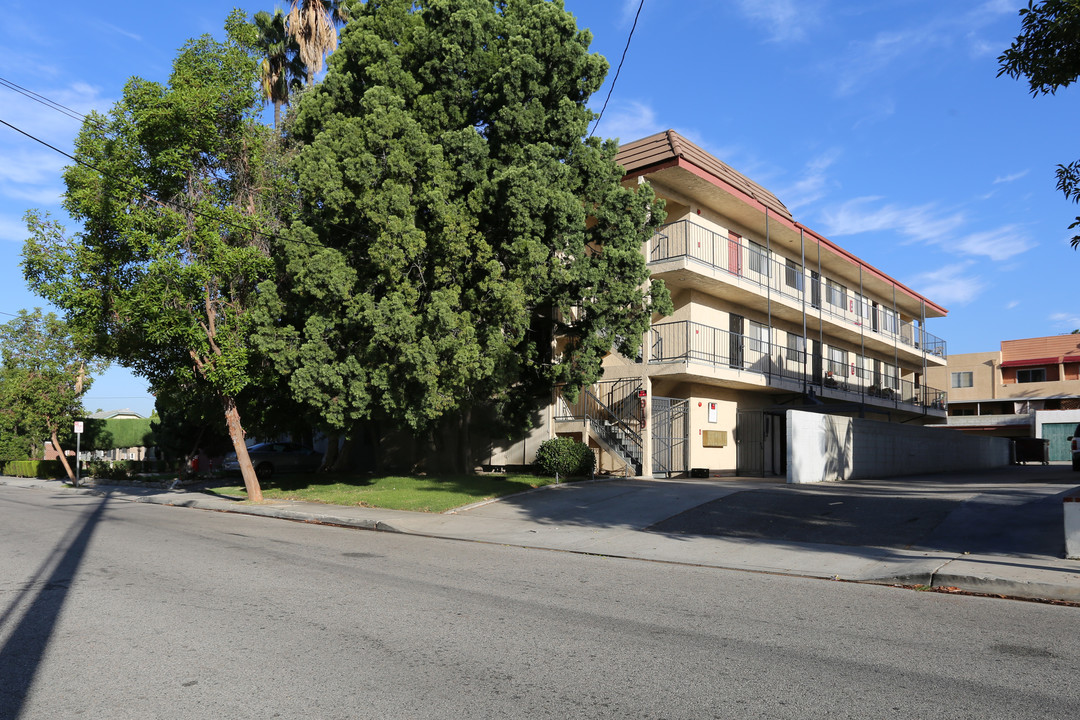 919 E Windsor Rd in Glendale, CA - Building Photo