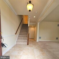 725 Chevington Ct in Woodbridge, VA - Building Photo