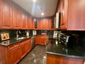 178 Adams Way in Sayville, NY - Building Photo - Building Photo