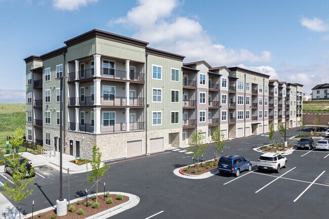Stone Mesa Luxury Flats in Colorado Springs, CO - Building Photo - Building Photo