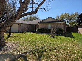 15415 Beechnut St in Houston, TX - Building Photo