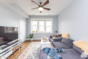 2335 W Moffat St, Unit 2 in Chicago, IL - Building Photo