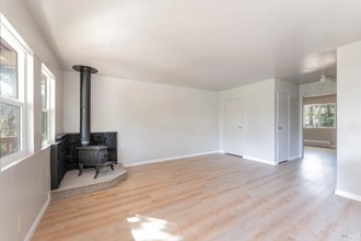 1608 Daphne Dr in Willits, CA - Building Photo - Building Photo