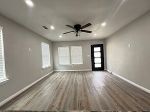 5519 Arlington Park Dr in Dallas, TX - Building Photo - Building Photo