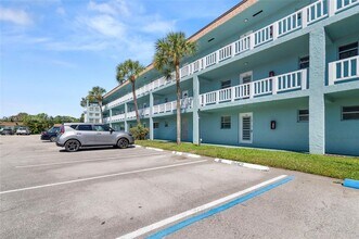 606 SW Natura Blvd in Deerfield Beach, FL - Building Photo - Building Photo