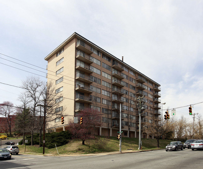 Boling Brook Towers in Alexandria, VA - Building Photo - Building Photo