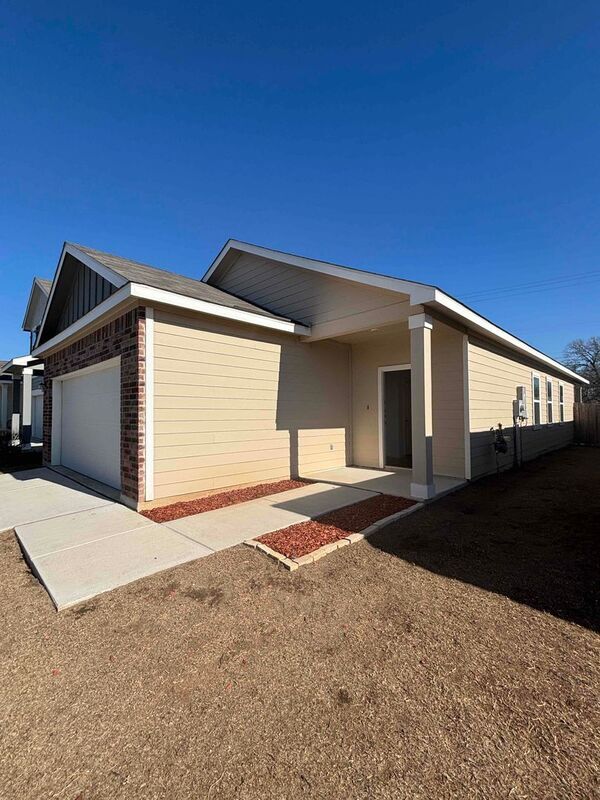 5014 Firefly Hls in Saint Hedwig, TX - Building Photo - Building Photo