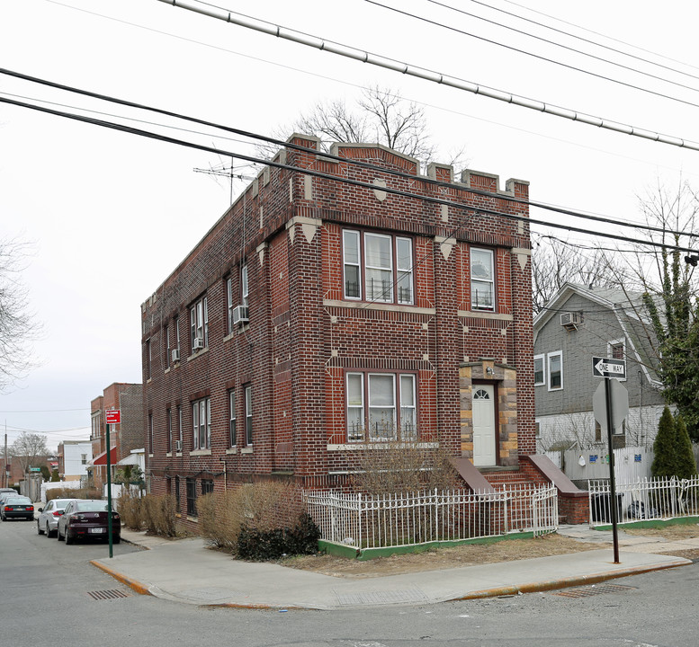 4790 Barnes in Bronx, NY - Building Photo