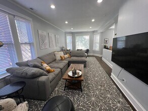 3327 N Hamilton Ave in Chicago, IL - Building Photo - Building Photo