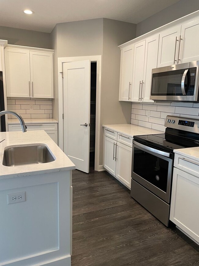 715 Napoli Ave in West Des Moines, IA - Building Photo - Building Photo