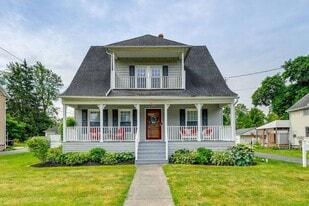 31 Maple Ave in Lancaster, NY - Building Photo