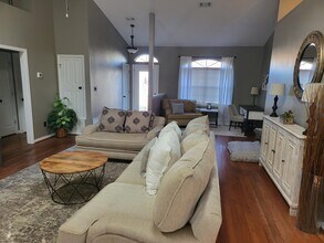 9331 Vandivere Dr in Navarre, FL - Building Photo - Building Photo