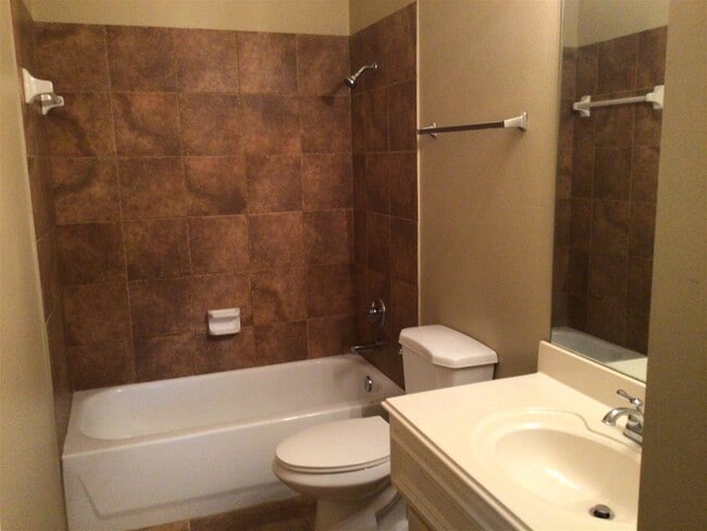 2718 Lakecrest Way Dr