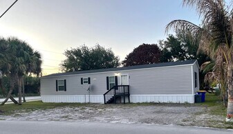 25 NE 17th St in Stuart, FL - Building Photo