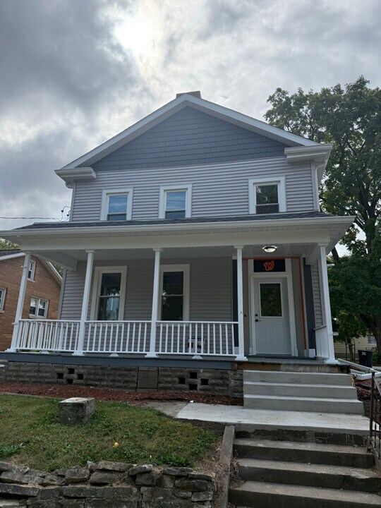 104 E Jefferson St in Washington, IL - Building Photo