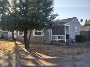 5102 Gordon Dr in Sacramento, CA - Building Photo - Building Photo