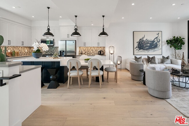 5164 W Mid City Ct in Los Angeles, CA - Building Photo - Building Photo