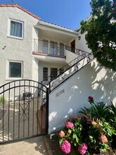 10598 Ayres Ave in Los Angeles, CA - Foto de edificio - Building Photo