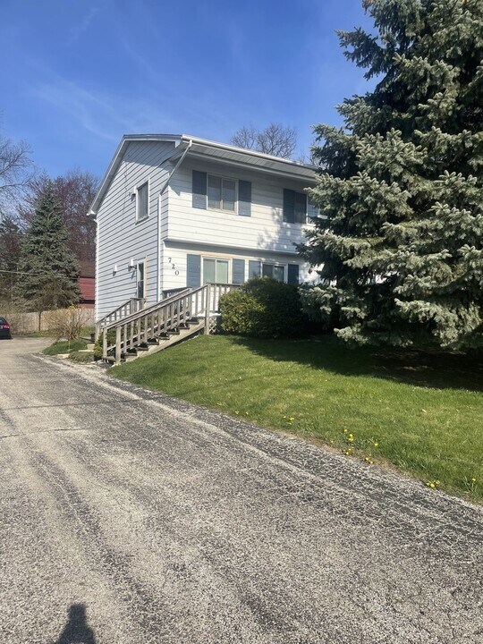 720 Barron Blvd-Unit -C in Grayslake, IL - Building Photo