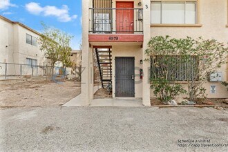 6979 Issac Ave in Las Vegas, NV - Building Photo - Building Photo
