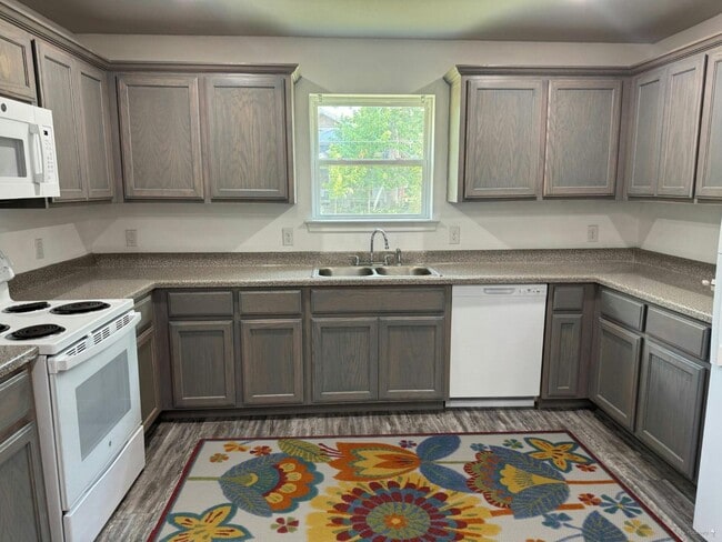 800 Sycamore St in Commerce, TX - Building Photo - Building Photo