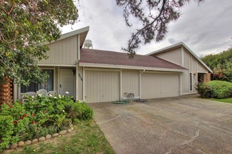 4932-4934 Venuto Way in Sacramento, CA - Building Photo - Building Photo