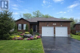 22 Evans St in Tay, ON - Building Photo