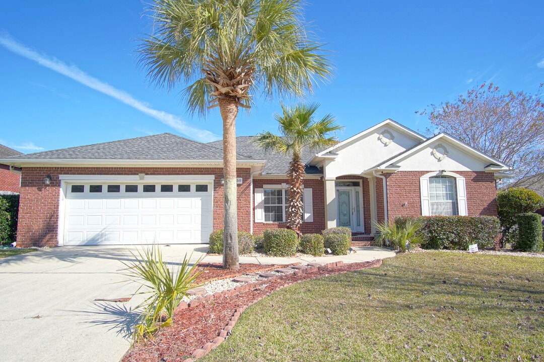 2450 Bowling Green Way in Cantonment, FL - Building Photo