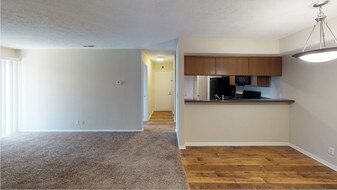 Featured image of post Chimney Top Apartments : Our great apartment amenities include spacious floor plans, attached garage, private entry and private balcony or patio.