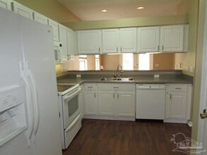 1531 Newcastle Way in Pensacola, FL - Foto de edificio - Building Photo