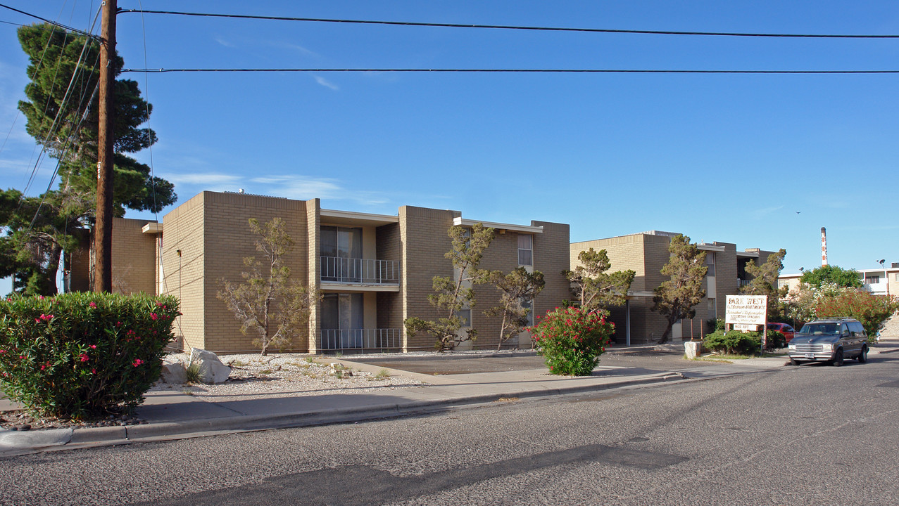 Parkwest Apartments in El Paso, TX - Building Photo