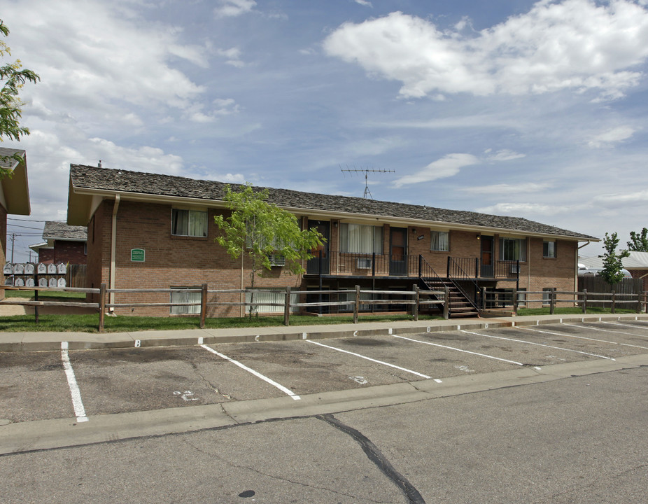 3006 Lakeside Dr in Evans, CO - Foto de edificio