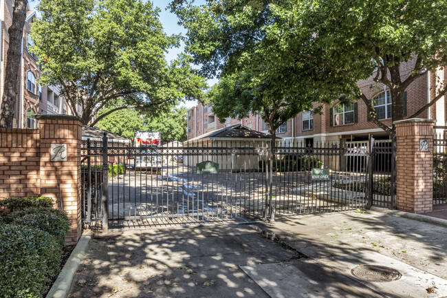 The Renaissance at River Oaks in Houston, TX - Building Photo - Building Photo