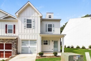 228 Riley Cir in Dawsonville, GA - Building Photo