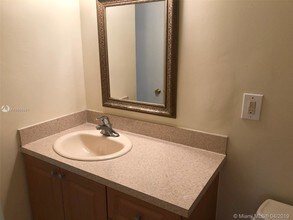 11295 SW 88th St-Unit -M210 in Miami, FL - Foto de edificio - Building Photo
