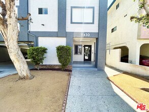 11430 Cedar Ave in Hawthorne, CA - Building Photo - Building Photo