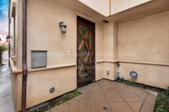 435 1/2 Carnation Ave in Newport Beach, CA - Building Photo - Building Photo
