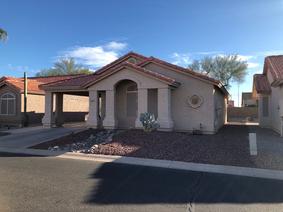 1677 E Lindrick Dr in Chandler, AZ - Building Photo