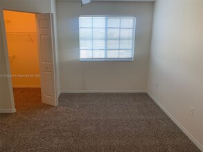 655 SW 111th Way, Unit 305 in Pembroke Pines, FL - Building Photo - Building Photo