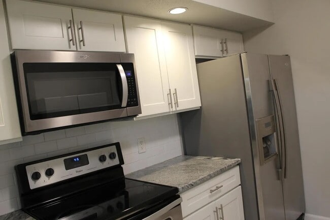609 Holly Hill Dr in Rocky Hill, CT - Building Photo - Building Photo