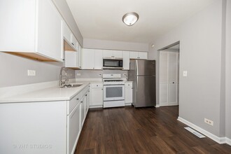 10 Tower Ct in Downers Grove, IL - Building Photo - Building Photo