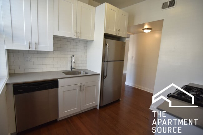 3804 N Pine Grove Ave in Chicago, IL - Building Photo - Building Photo